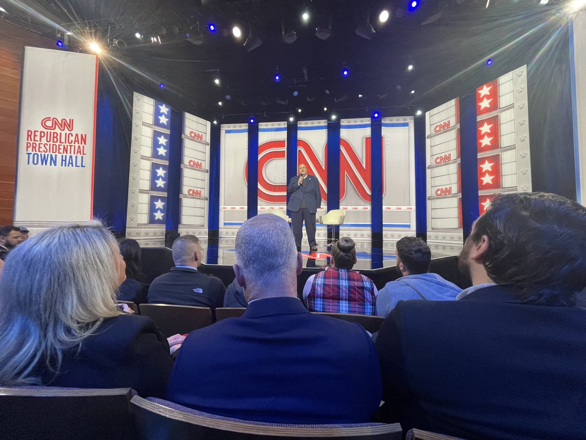 NewEngCollege's tweet photo. Dr. Wayne F. Lesperance Jr., President of New England College, welcomes the audience to tonight’s Republican Presidential Town Hall airing live right now on #CNN! 🇺🇸 @CNNPolitics @necpolitics @neccivic #FITN #politicalscience #politicalsciencemajor #civicengagement #NewEngCollege https://t.co/qWaNgx7K62