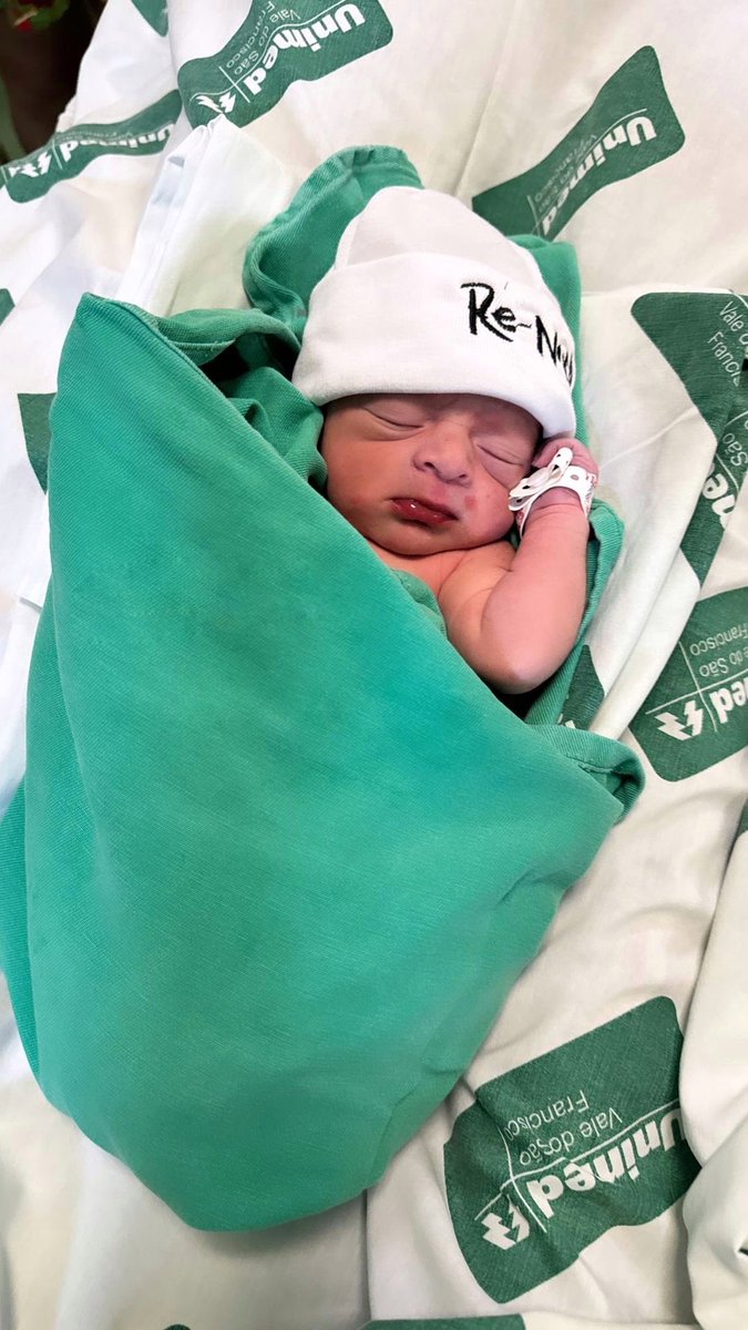 joaogomescant0r's tweet photo. O nascimento foi às 20h11. Jorge veio ao mundo pesando 2465kg e medindo 48 cm, sendo recebido com entusiasmo pela família Gomes. https://t.co/L96eOawqcf