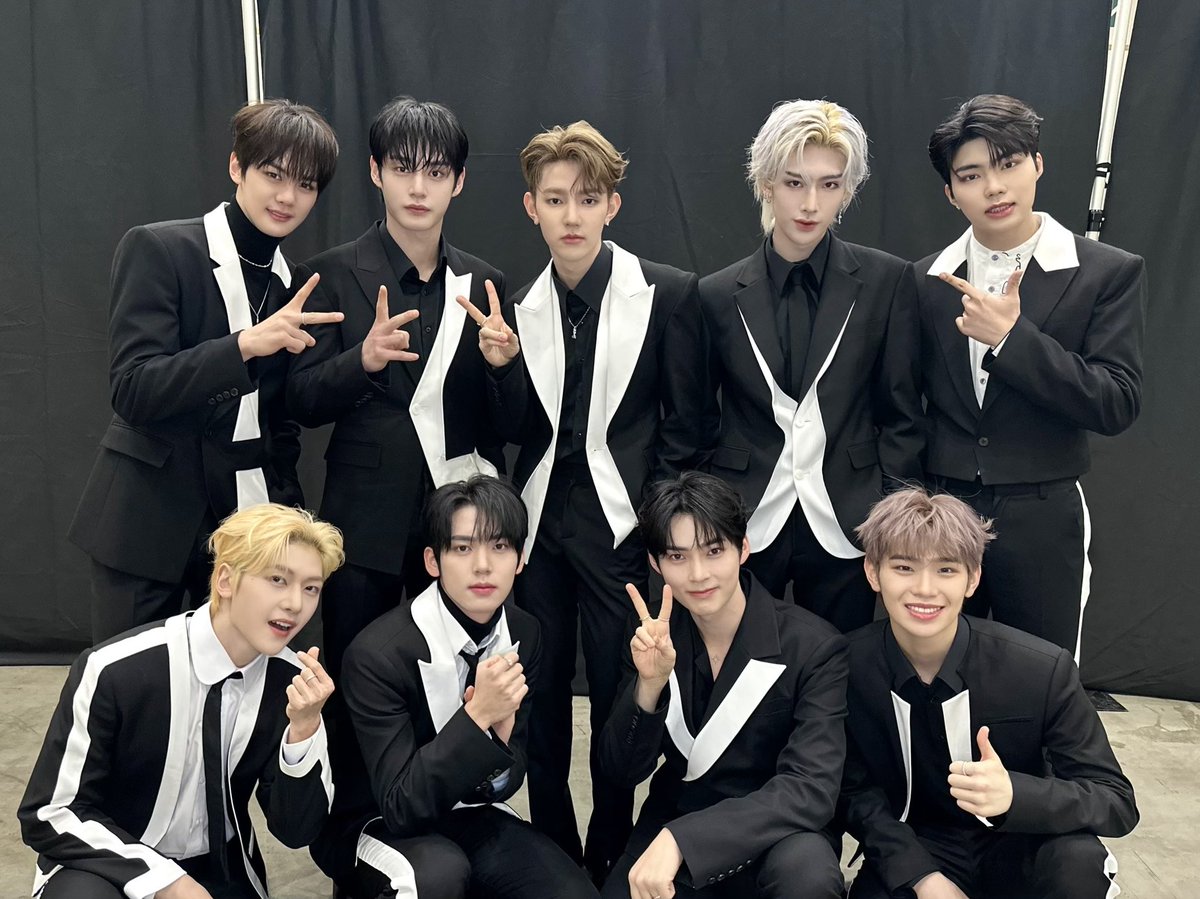 suunghanbin's tweet photo. The night at Circle Chart Music Award was so beautiful. From MC Matthew shining presence, to the ninth ROTY win and Hao Hyung secured VIAJE Global Popularity Award as the first foreign Idol. Thanks to ZEROSE for making this night so perfect. https://t.co/5cFjlfW9GN