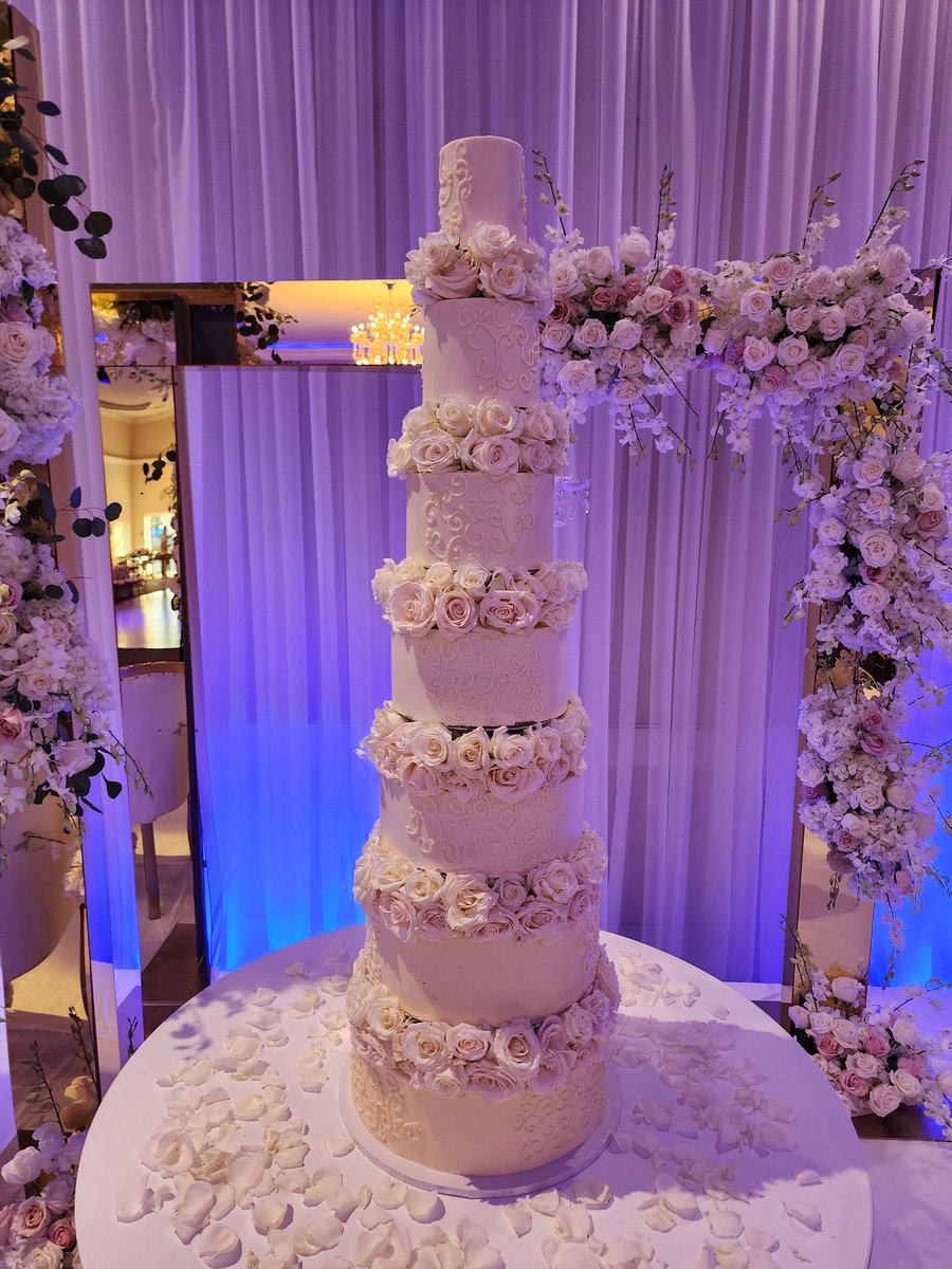 We nailed it!! 
#biggestcake #weddingcake 
7 tiers with 6 separators.