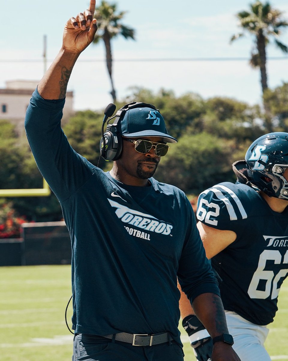 Wishing a very happy birthday to head coach @madbacker56! #GoToreros