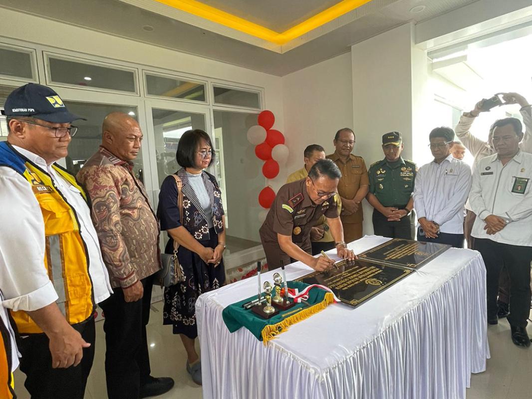 Direktur Kepatuhan Bank SulutGo Hadiri Peresmian Gedung PTSP dan Rusun Kejati Gorontalo dlvr.it/T1TWQ2