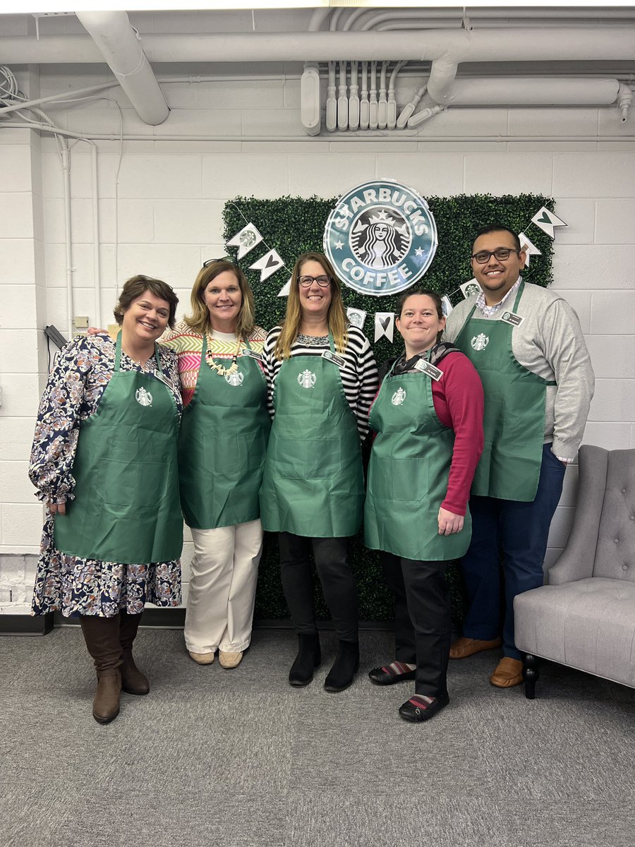 LisaTay21739303's tweet image. Starbucks comes to EES for Data-Analysis discussions today! 😊