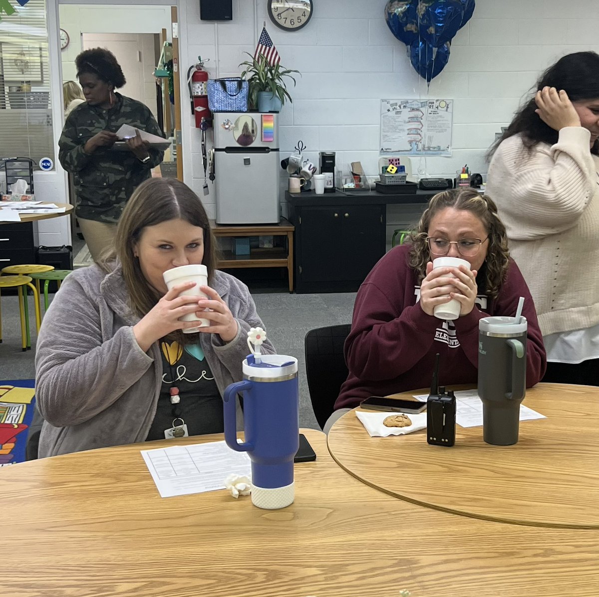 LisaTay21739303's tweet image. Starbucks comes to EES for Data-Analysis discussions today! 😊