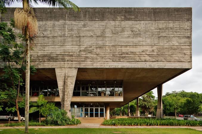 pedro_scapini's tweet photo. O Brasil vai muito além do Niemeyer! Artigas (foto), Zanine Caldas, Paulo Mendes da Rocha, irmãos Gandolfi entre tantos foram responsáveis pelos traços da nossa arquitetura! 
Então não, nada disso é cópia de outros países! 
APRENDAM A AMAR O CONCRETO! ♥️ https://t.co/2cceDGYTef