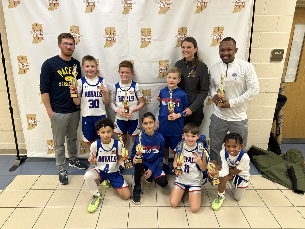 1ndianaBall's tweet image. 4th Grade MLK Classic Results. 

Congrats to our Champions and Finalists.  

4A, Center Grove White defeats HSE 4 Blue 

4B, HSE 3Blue defeated Carmel 4 Gray 

@CenterGroveMBB @HSEBasketball @CarmelMBB @CarmelPupsBball