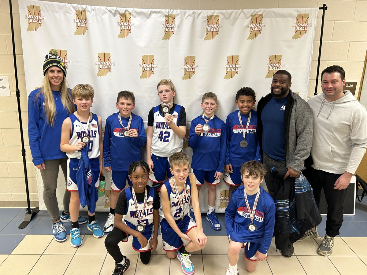 1ndianaBall's tweet image. 4th Grade MLK Classic Results. 

Congrats to our Champions and Finalists.  

4A, Center Grove White defeats HSE 4 Blue 

4B, HSE 3Blue defeated Carmel 4 Gray 

@CenterGroveMBB @HSEBasketball @CarmelMBB @CarmelPupsBball