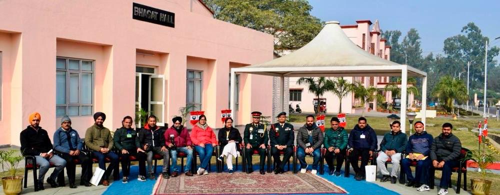 westerncomd_IA's tweet image. #InServiceToTheNation
#MediaInteraction

#VajraCorps organised a constructive &amp;amp; insightful interaction with Media Houses for better coordination and synergy. Emphasis was on pivotal partnership &amp;amp; positive contribution to the nation.

#DefendersOfPunjab
@adgpi
@spokespersonMoD
