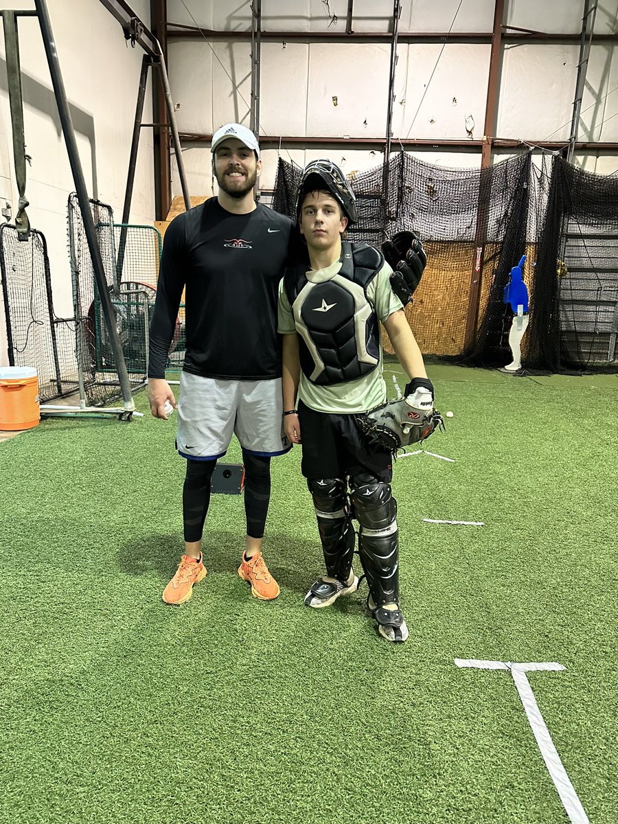LandonB2025's tweet photo. Big thank you to Ben Anderson (MiLB  RHP for the Texas Rangers) for letting me catch his bullpen today! Thanks to @DerekPerry_16 , @Sx3Academy, @Clippers_2022 for the use of the facility! Awesome opportunity to witness baseball at another level https://t.co/3CZFVVUaRD