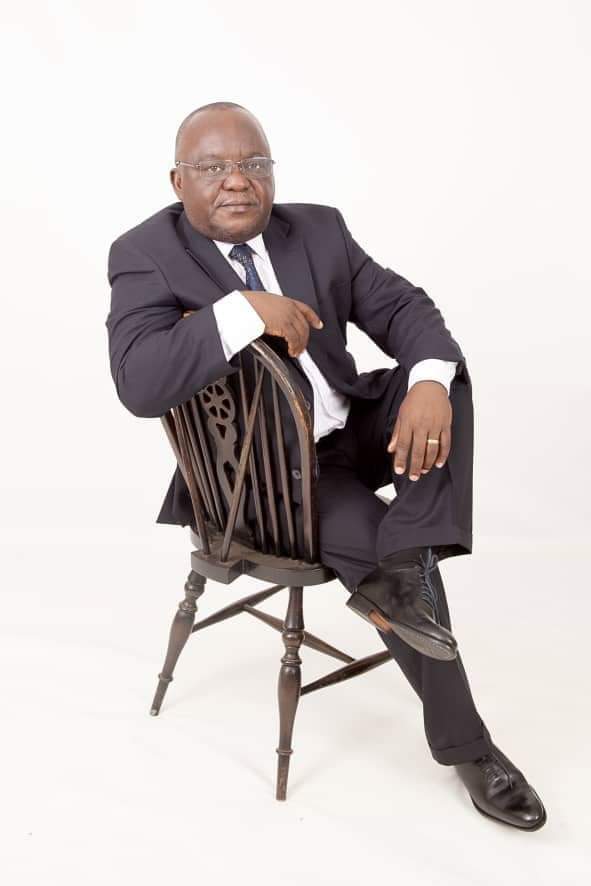 MuhindoMulumbi's tweet image. Sont les ridicules ambit° de "bon positionnement" politique qui s'agitent contre S.E Mbusa Nyamwisi! Élu sans pédantisme, aux vaines publicités de gloire (à bon vin, point..)! Seul un cohérent élu sans acheter.., resté en fonct° même durée que lui, se mesurerait à son leadership!