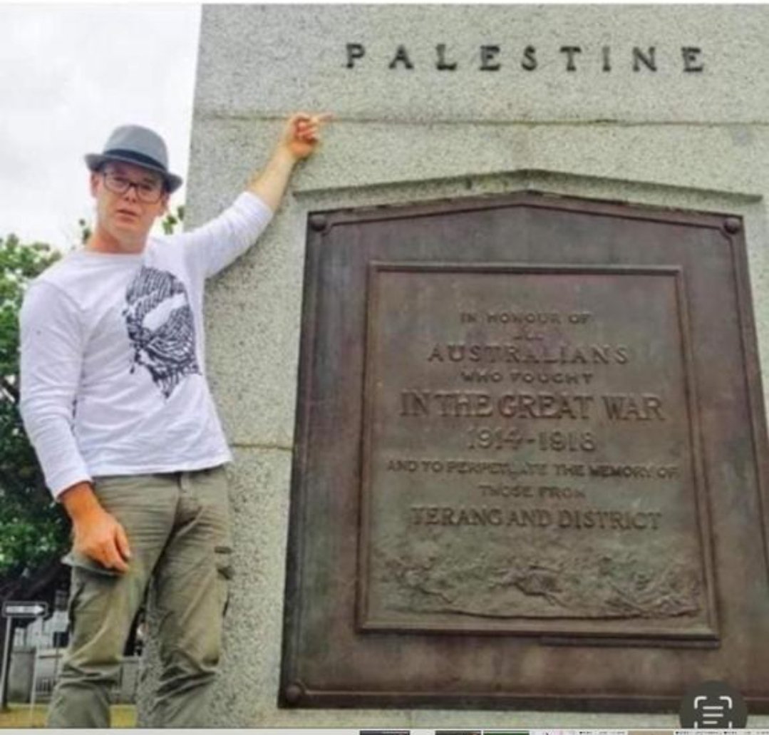 Éste australiano consiguió un monumento en Warrnambool-Australia en agradecimiento al pueblo palestino, por su solidaridad en la primera Guerra Mundial 1914-1918 cuando Israel no existía.
Por ética y moral, Australia debería devolver ése gesto, dando el apoyo a los palestinos.
