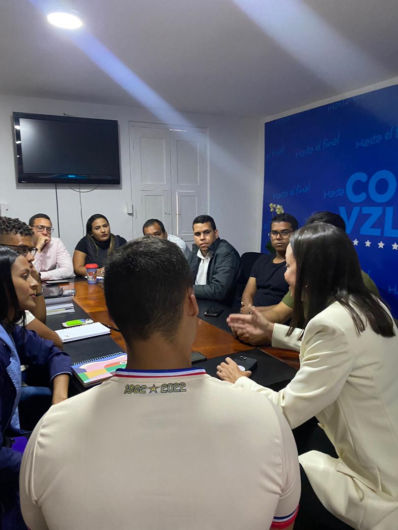 JuventudesVP's tweet photo. ¡Con Venezuela! 🇻🇪

Estamos organizando el movimiento juvenil que llevará a nuestra candidata @MariaCorinaYA a la transformación de este país. ⚙️

La participación de los jóvenes en los asuntos públicos es fundamental para lograr la victoria este 2024. 🤘🏽

#GeneraciónNaranja 🍊 https://t.co/h7ckcVBeZG