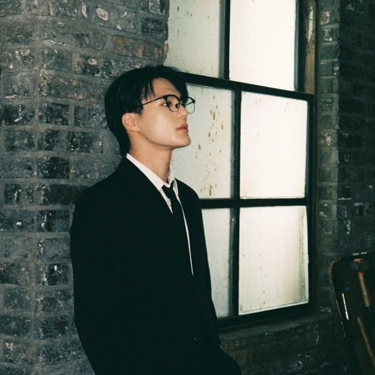 abtjaemin's tweet photo. au #nomin | teacher’s pet 📷
Na Jaemin, un estudiante de fotografía a punto de no graduarse, es obligado a buscar orientación y Lee Jeno; uno de los profesores más jóvenes se ofrece a ayudarlo, pero durante las clases extracurriculares ocurre algo que ambos no esperaban. https://t.co/uYnZpP3JB0