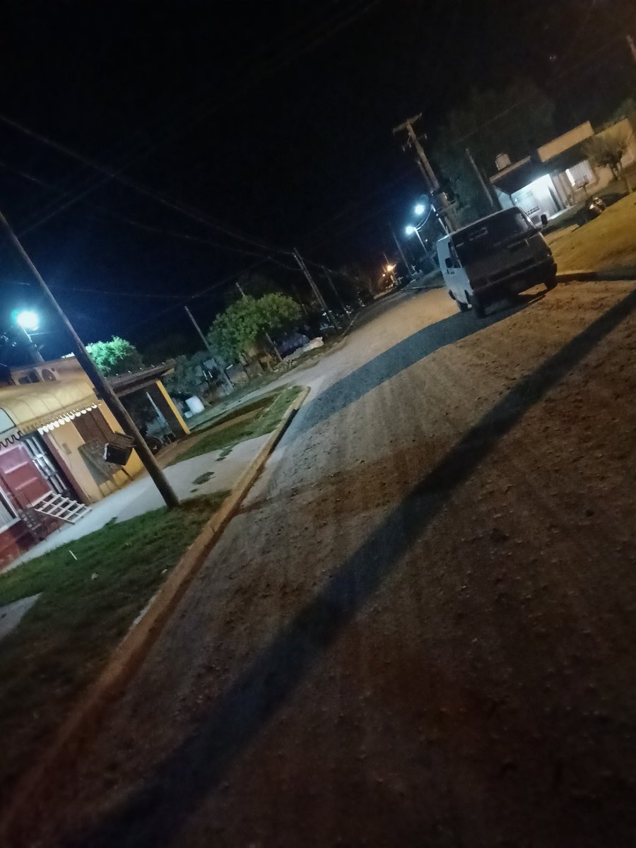 FraancooF's tweet photo. Caminar de noche en el barrio es la gloria, tengo pruebas y cero dudas.. https://t.co/Kq0vmt72ml