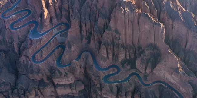 ExploreGansu's tweet photo. ✈️🤗Behold the extraordinary Yellow River Stone Forest in Jingtai county, Baiyin city, #Gansu province.
🌬️⏳Shaped by tectonic forces and flood erosion, this breathtaking landscape boasts vertical, sharply contoured rock formations. #CharmingGansu #GansuGlance https://t.co/g5uDVfJAOV