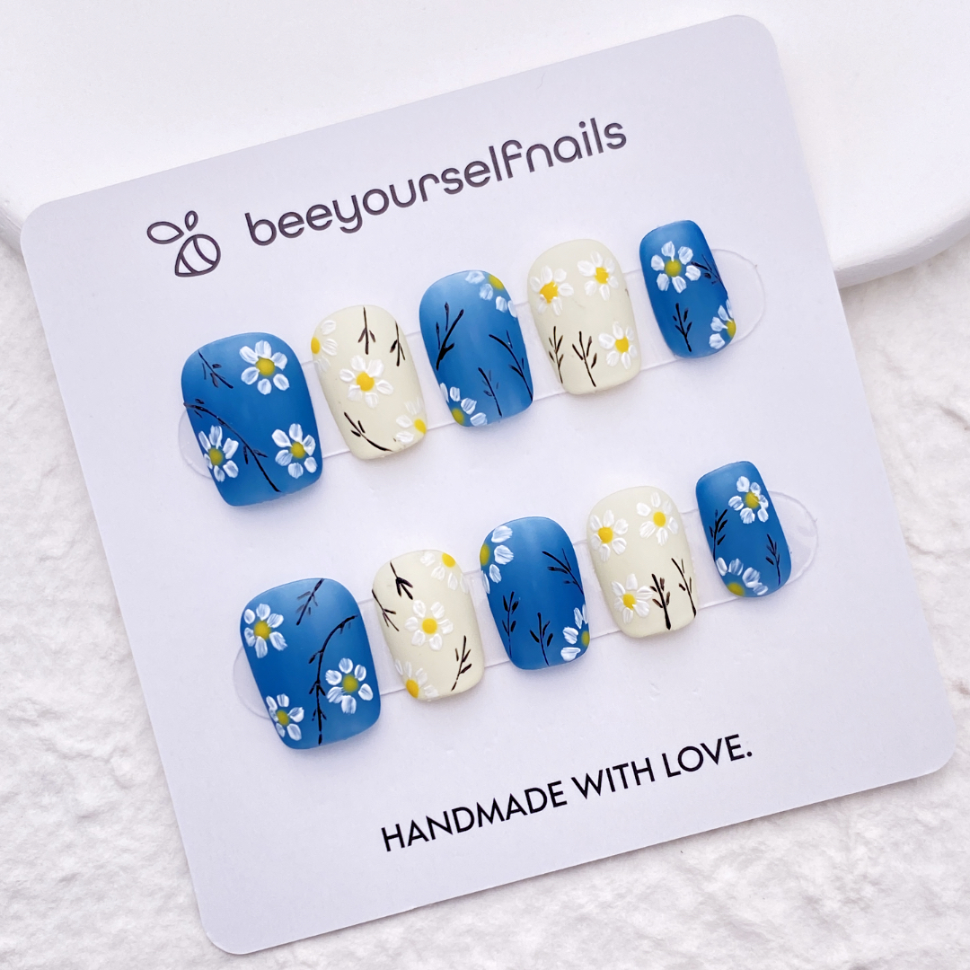 beeyourselfnail's tweet image. Embrace the elegance of Japanese style with our Blue Dainty Daisy Short False Nails! 🌼💙 Elevate your nail game with this delicate and enchanting design. Get yours now: beeyourselfnails.com/product/japane… #NailArt #JapaneseStyle #DaisyNails