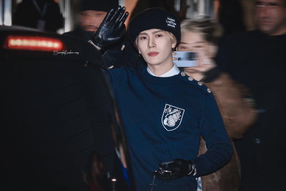 Se_jacksonwang's tweet photo. 🤴🏻王子下班图，请查收
·
#LVMENFW24 
#JacksonWangxLVFW24
#JacksonWang
@JacksonWang852 https://t.co/8K7lVcyZBR