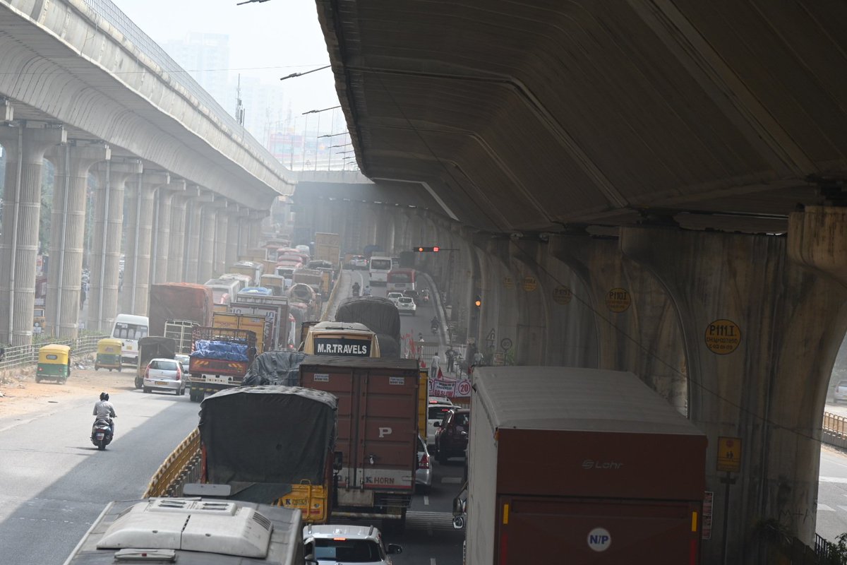 shivu36's tweet photo. Traffic jam on Tumkur road, due to closure of the flyover for the repair testing by the NHAI,  at Nagasandra in Bengaluru on Wednesday. https://t.co/Ioesh2d9eL