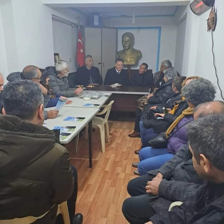 Mamak'ta yerleşik Gümüşhane İli Şiran İlçesi ve köyleri Derneğini ziyaret ettim. Mamak üzerine verimli bir sohbet gerçekleştirdik... Şiranlı hemşerilerimize sıcak ev sahiplikleri ve güzel sohbetleri için çok teşekkür ediyorum...