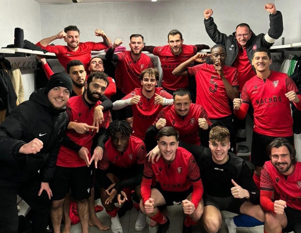 LigueFootLFPL's tweet photo. [Coupe des Pays de la Loire Seniors #KMCL]

🏆 Alors que le tirage des 16e de finale sera effectué ce mercredi, retour sur les surprises des 32e de finale joués en intégralité ce week-end des 13 et 14 janvier. A une marche de la remise des « maillots » ➡️ https://t.co/JnPyiEhPCe https://t.co/HxWfOwXwx9