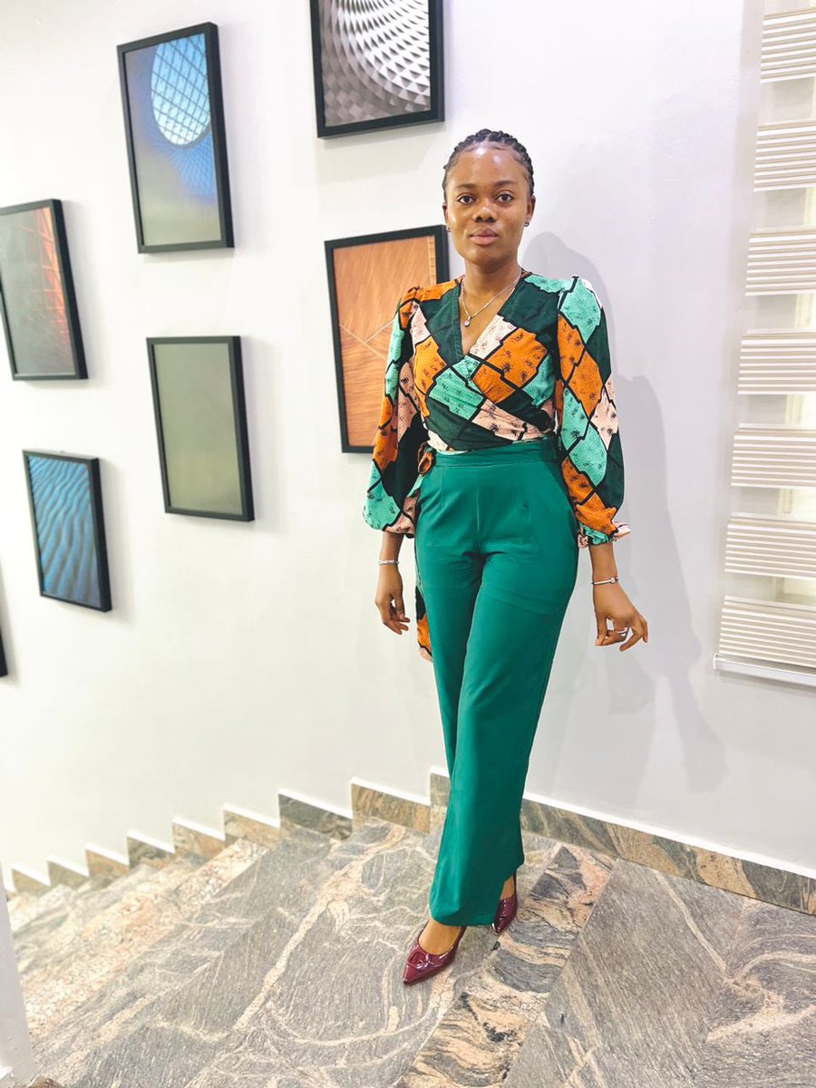 Yourfakewife1's tweet photo. Good morning Twitter family. Please help me repost my work.

@Chymdimma rocked this style well, thank you babym🥰
#fashiondesigner https://t.co/M1z5gC1zTD