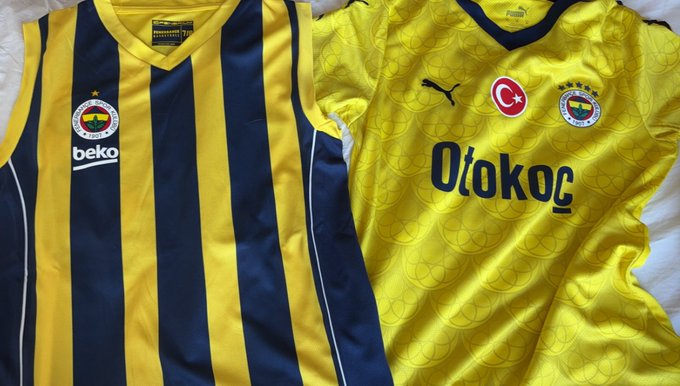 Yemi formalarim gelmiss hangisini giyim bugun https://t.co/NGo1ESb9U1