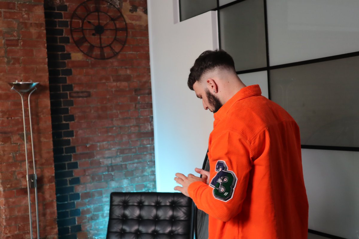 GM

If your week hasn’t started well there’s still time to turn it around 

Pre save clap on Spotify and RT - out Friday ⏳

 distrokid.com/hyperfollow/ls…