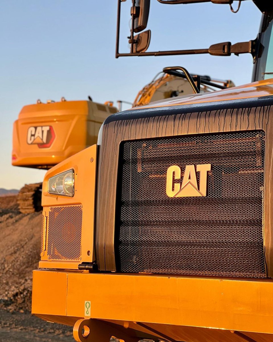 FinningNews's tweet image. These golden hour photos are hard to beat 🌞 Want to try? Tag us in your #CatMachine photos! 

📸 - Caterpillar Malaga #Caterpillar #GoldenHour #ADT #Finning