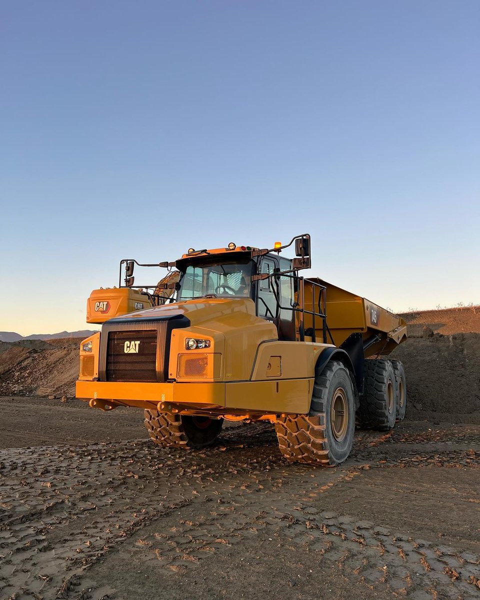 FinningNews's tweet image. These golden hour photos are hard to beat 🌞 Want to try? Tag us in your #CatMachine photos! 

📸 - Caterpillar Malaga #Caterpillar #GoldenHour #ADT #Finning