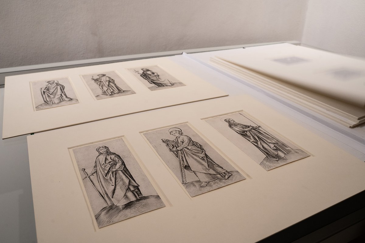 MUnterlinden's tweet photo. Une série de gravures du Maître I. E. (fin du 15e siècle) représentant le Christ et les apôtres, est exposée dans le cabinet d'arts graphiques du Cloître du #MuseeUnterlinden
#MuseeUnterlinden #Gravures #JourdeFermeture #Colmar https://t.co/EzYW7trBCw