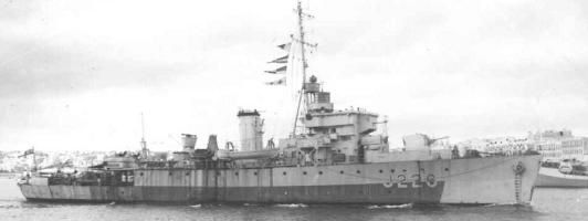 Sweepers3945's tweet photo. #OTD 1944 Algerine HMS SPANKER - ‘canteen boat’ of the 19th MSF - arrives Malta to rejoin the flotilla following repairs at Algiers. She promptly rams minesweeping trawler HMS FOULA whilst berthing 🥴 which will necessitate further repairs #Sweepers #S232 FOULA pic © IWM A 12234 https://t.co/rC8PpJQLi1