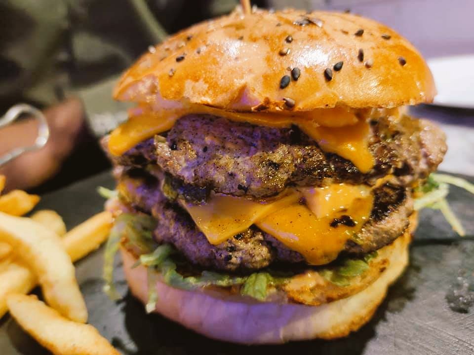 Today's Love ❤ 
Beef grande burger
#BURGER #burgers #BurgerCities #Foodie #Food #Foodies #FoodSystems #foodlove #foodcoma #foodgasm #foodprep #foodpoll #FoodSpot #foodphotography #foodpic #tastyjapan #tasty #cook #RecipeOfTheDay #recipes #recipe #yummy #brunch #lunch #dinner