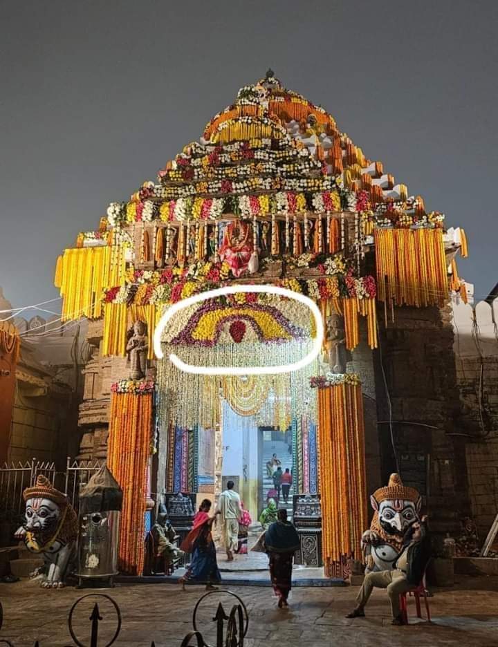 ସବୁ ଏଠି ଓଲଟା । ମନ୍ଦୀର ପାଇଁ ଯଜ୍ଞ ନୁହେଁ , ପାଇଖାନା ପାଇଁ ଯଜ୍ଞ । ତାମିଲ୍ ପାଣ୍ଡୁ ଓ ବିଧର୍ମୀ ମାନଙ୍କୁ କୁଆଡୁ ଜଣା - ତିଲକ କେମିତି କରାଯାଏ ??