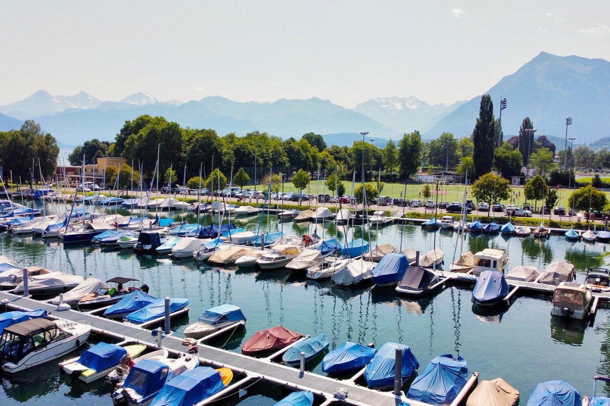 Basierend auf einem parlamentarischen Vorstoss hat die Stadt #Thun die Bootsplatzverordnung per 1. Januar 2024 teilrevidiert. Neu werden Einwohnerinnen und Einwohner der Stadt Thun bei der Vergabe von freigewordene Bootsplätzen bevorzugt. 

Mehr zum Thema: buff.ly/3vKz7si