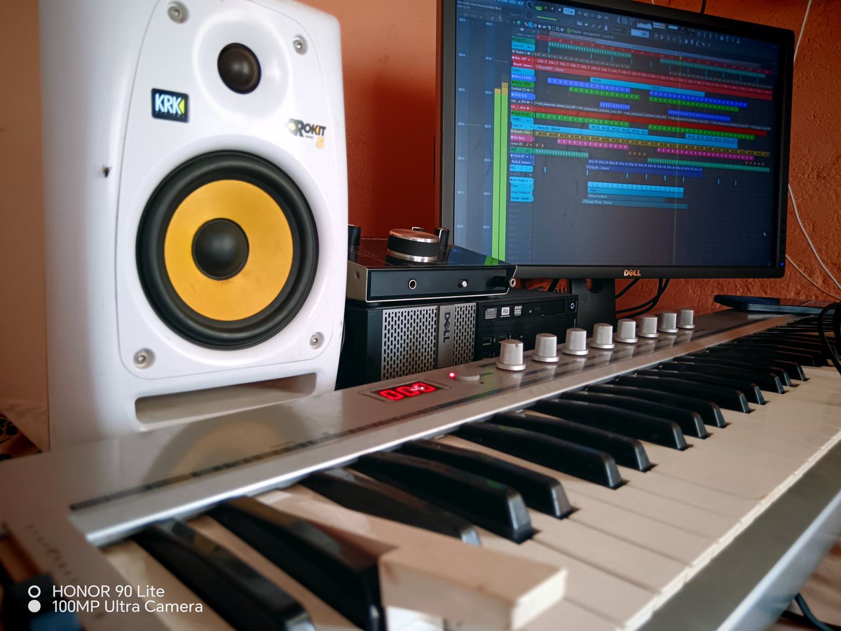 MrexDeJust's tweet photo. So Far So Good In Studio, De Just House. https://t.co/w9HD3dOfv8