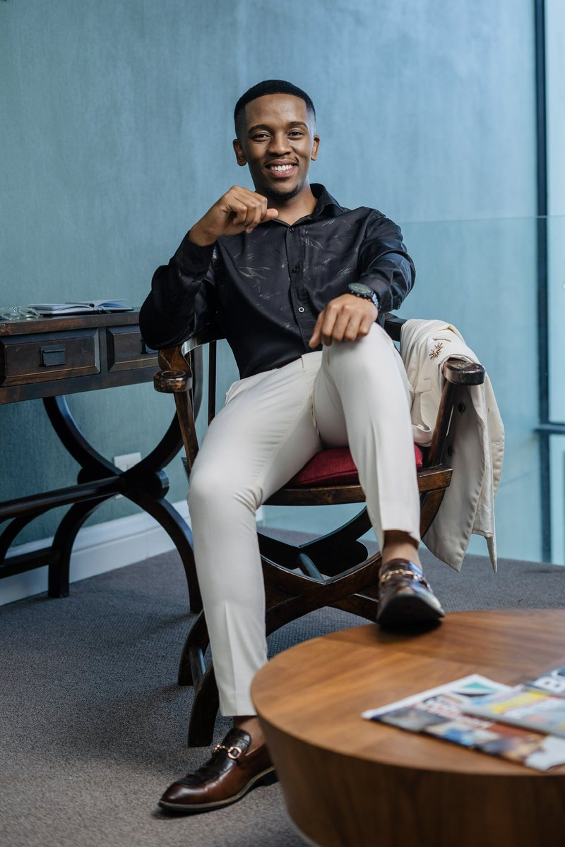 T_Moshoeshoe's tweet photo. In 2022, amidst the chaos, I took a leap of faith and enrolled in a course in Public Relations focusing on advertising management, marketing management, and the principles of public relations.

I have now successfully completed the course with an A grade ☺️🎓✨ https://t.co/SeeEHLxk93