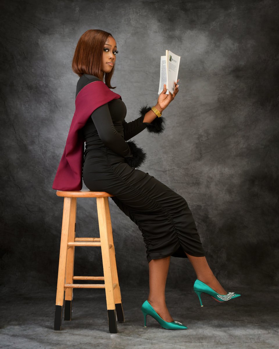 muna_chukwu's tweet photo. I graduated! 🤭🤭🤭 https://t.co/alMPAAiRLr