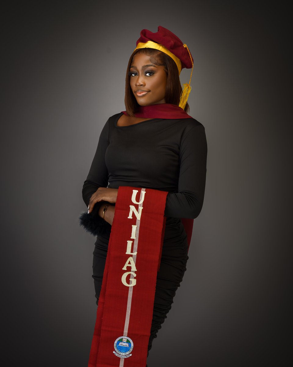 muna_chukwu's tweet photo. I graduated! 🤭🤭🤭 https://t.co/alMPAAiRLr