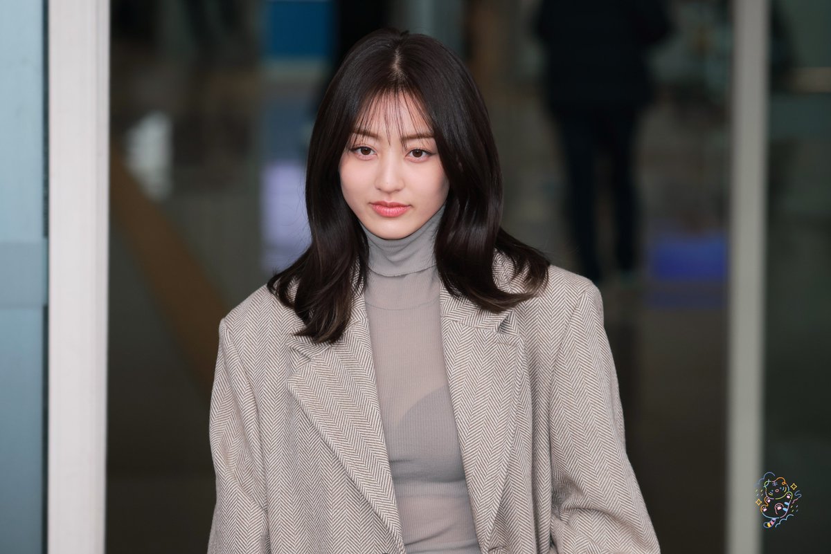 vrsmaiimaii's tweet photo. ( HQ ) ; 240117

— 🧥🌟🌷

#지효 #JIHYO #ジヒョ
#TWICE #트와이스 #トゥワイス https://t.co/O6JeNyC8fF