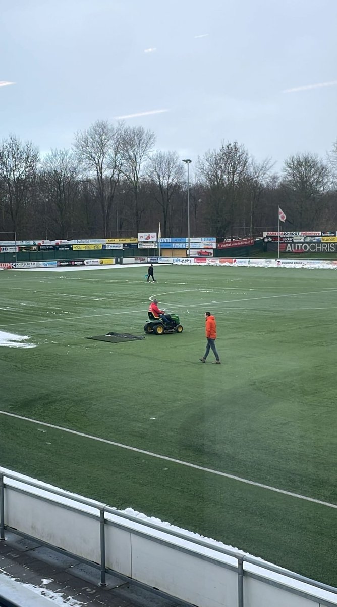 Arjen_Postma10's tweet photo. Dankzij een aantal toppers de wedstrijd kunnen spelen. Een club is niets waard zonder deze mensen. Een team ben je niet alleen... https://t.co/pgCEqyJvMC
