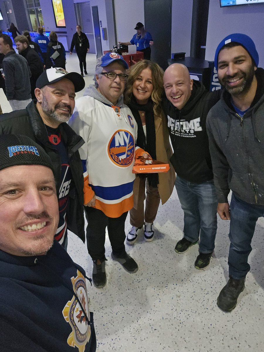 Windog0101's tweet photo. #gojetsgo #nhljets #victory #selfie #beattheislanders Jets Win Jets Win @ZappiaMauro @GinoGiannuzzi https://t.co/NxGqyi5PSm