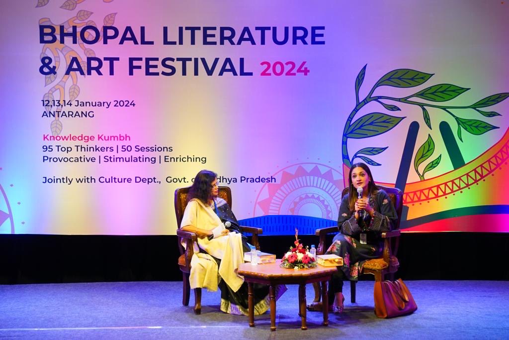 HarperCollinsIN's tweet photo. At @bhopal_lit_fest, @AanchalMalhotra talked about her phenomenal work as an oral historian, and her writing journey, from her celebrated non-fiction books #RemnantsOfASeparation and #InTheLanguageOfRemembering, to her latest debut fiction, #TheBookOfEverlastingThings.
Here are some glimpses from the session.
Get your copies of the books from a bookstore nearby and discover fascinating insights about memories and histories of the Partition today.