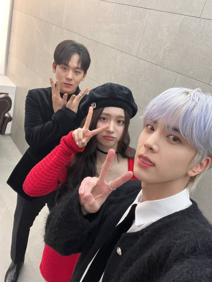 younghonh's tweet photo. ㅤ
ㅤYour favorite trio here! This time, we're going for black for the boys and a pop of red for Sullyoon herself. How do you feel about our appearance in that episode? We thought it was pretty cool for hosting Music Core.
ㅤ https://t.co/E8LB7vRwZ6