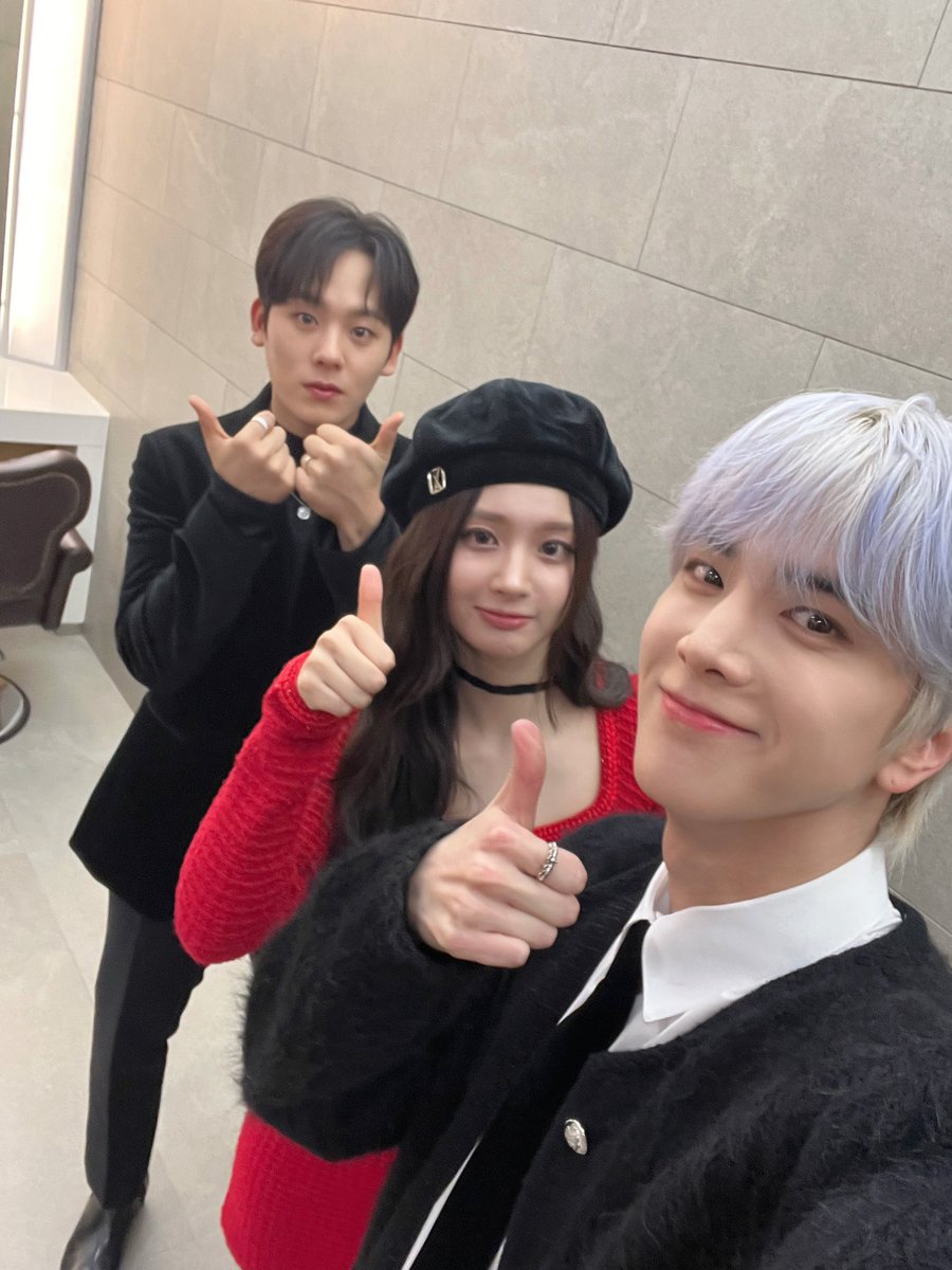 ㅤ
ㅤYour favorite trio here! This time, we're going for black for the boys and a pop of red for Sullyoon herself. How do you feel about our appearance in that episode? We thought it was pretty cool for hosting Music Core.
ㅤ