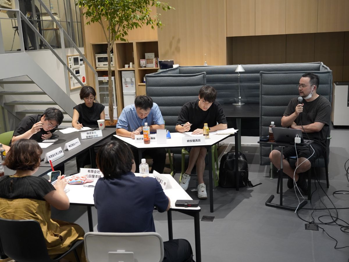 atotsugistore's tweet image. 第４回のWSではDesign and Management .LLCの石坂さんに自社と向き合い、自己紹介ブランドを創るための考え方を伝授いただきました🙋🏼

“ブランドとはなにか？どうやって作られるのか？”
自社・新商品のブランド力を上げるべく、まずは座学で学びます👀

#DesignandManagement #Mol.t #ISSIN