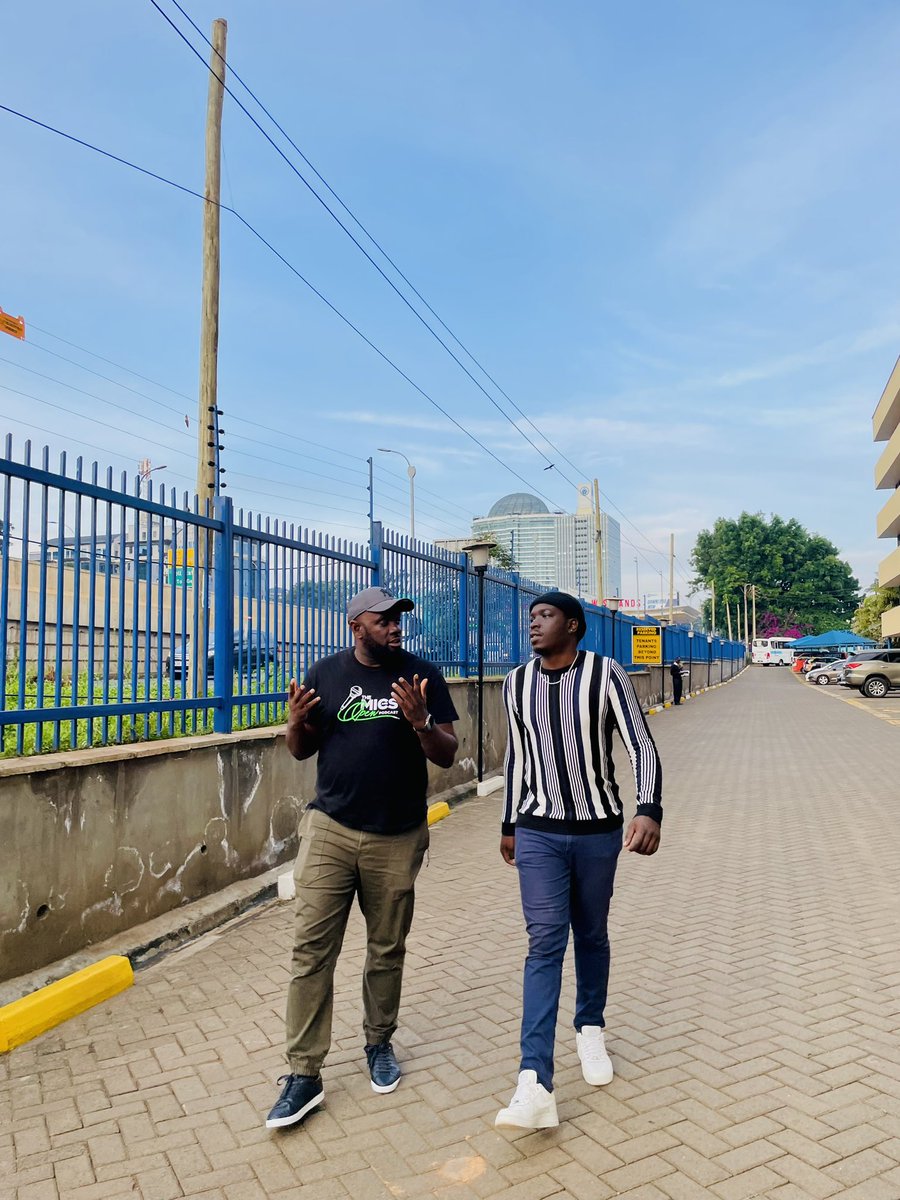 HomeboyzRadio's tweet photo. That one friend wa story za jaba😂😂
Hawa unawaskizanga tu alafu unaenda kucheka mbele😅
Tag them tuwajue😂
@GMONEYizME @Tonio_kibz 
#PowerUpHBR https://t.co/nryoUklQSp