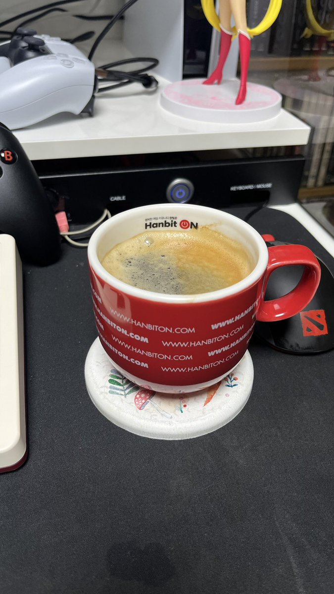 Tiksabari_Akira's tweet photo. 쉬는 날엔 집에서 편안하게 커피 한잔
#커피 #한빛소프트 #한빛온 #한빛 #Coffee #HanbitSoft #HanbitON #Hanbit https://t.co/zSP6KowTev