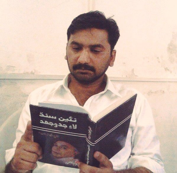khalidkoree's tweet photo. منهنجي ڪتاب نئين سنڌ لاءِ جدوجهد کي پڙهي سر شاهنواز خان ڀٽي مون ڏانهن هڪ تعريفي خط لکي ساراه ڪئي پر اهو ساڳيو ڪتاب سندس پٽ ذوالفقار علي ڀٽي جي حڪومت ۾ بندش هيٺ آيو آهي
سائين جي ايم سيد 
#HBDSainGMSyed https://t.co/vqJqcbUjmi