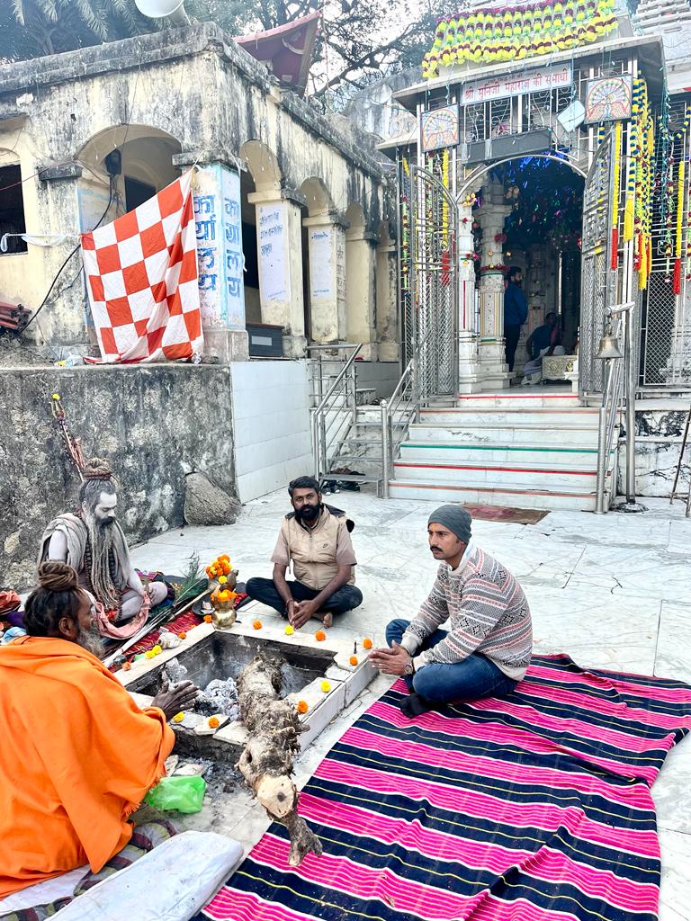 BpsBala1's tweet photo. श्रीं श्रीं १००८ रसोसिद्ध मुनीजी महाराज की तपोभूमि व पुण्य स्थली आबू तलहटी (आबुराज) सिरोही में दर्शन करने का सौभाग्य प्राप्त हुआ #vastanji_mahadev #muniji #aburaj #mauntabu #sirohi #rajasthandiaries https://t.co/ZgXefwUlr3