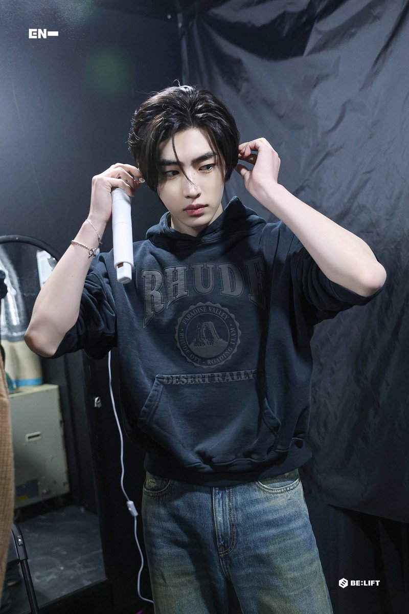sunghoonspics's tweet photo. BACKSTAGE PHOTO
@ WORLD TOUR ‘FATE’
#SUNGHOON #성훈 https://t.co/3bjo6pwnAD